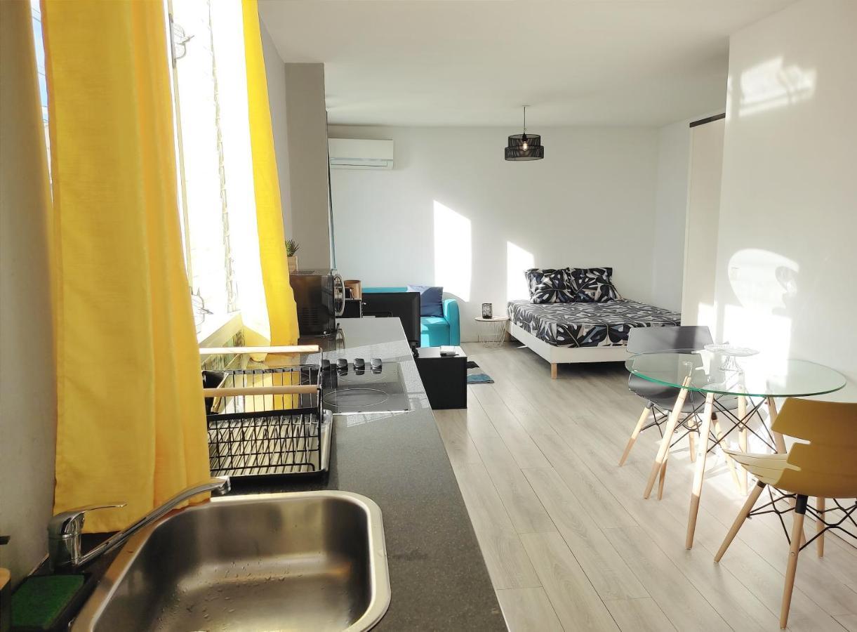 ポワンタピートルCharmant Studio Idealement Situe A La Marina Du Gosierアパートメント エクステリア 写真