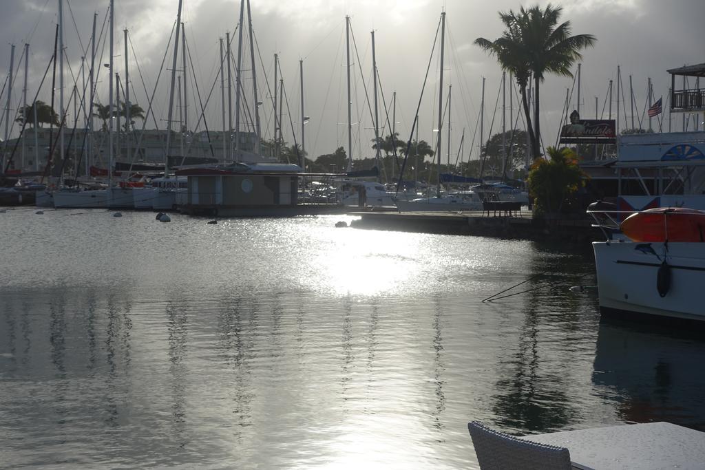 ポワンタピートルCharmant Studio Idealement Situe A La Marina Du Gosierアパートメント エクステリア 写真
